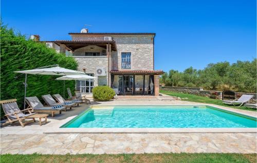 Nice Home In Porec With Kitchen