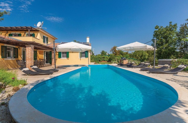 Bonita casa en Rezanci con WiFi