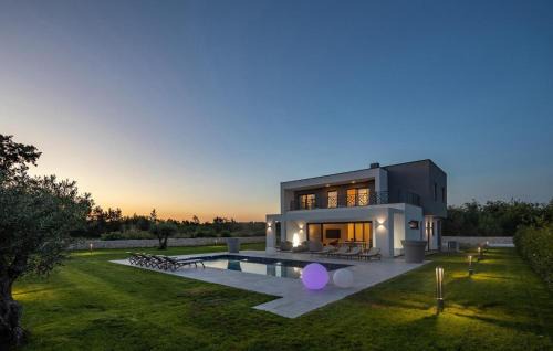 Nice Home In Stancija Paradiz