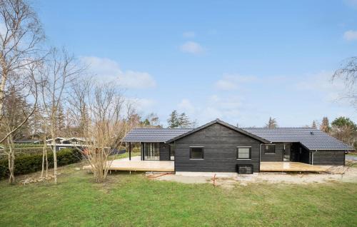 Nice Home In Tisvildeleje With Wifi