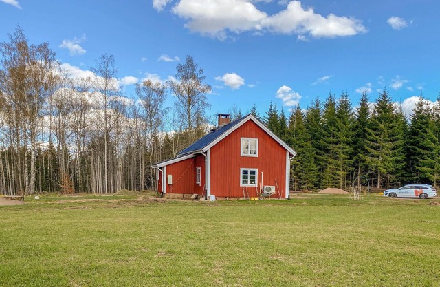 Bonita casa en Tjurstorp con cocina.