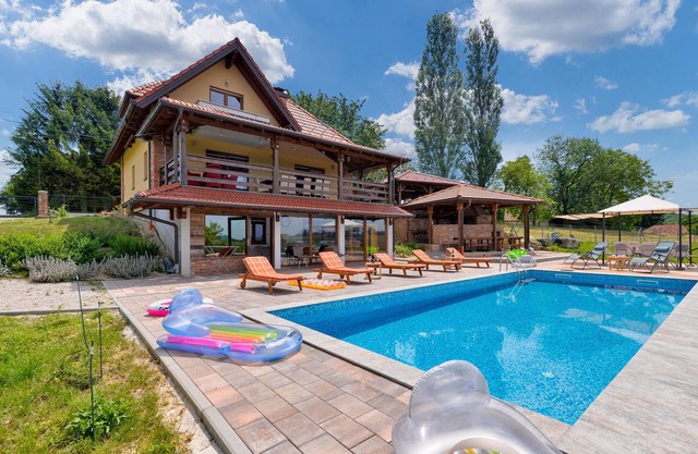 Bonita casa en Zelezna Gora con sauna