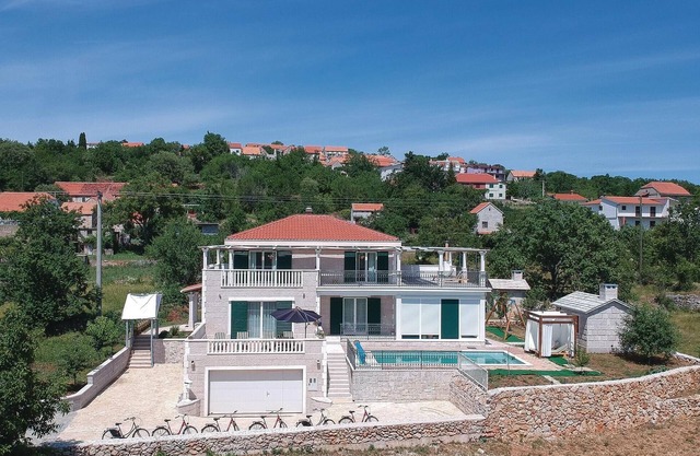 Bonita casa en Zrnovnica-Split con.