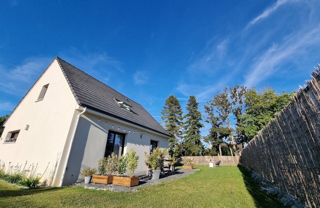 Nice House With Terrace Garden In Amfreville
