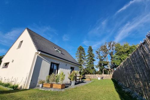 Nice House With Terrace Garden In Amfreville