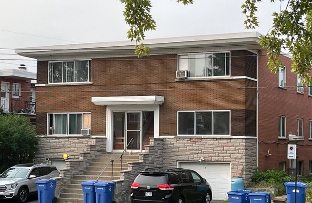 Nice Large 4 1/2 at 655 Lacharite LaSalle Qc Canada now or Later $1625/M