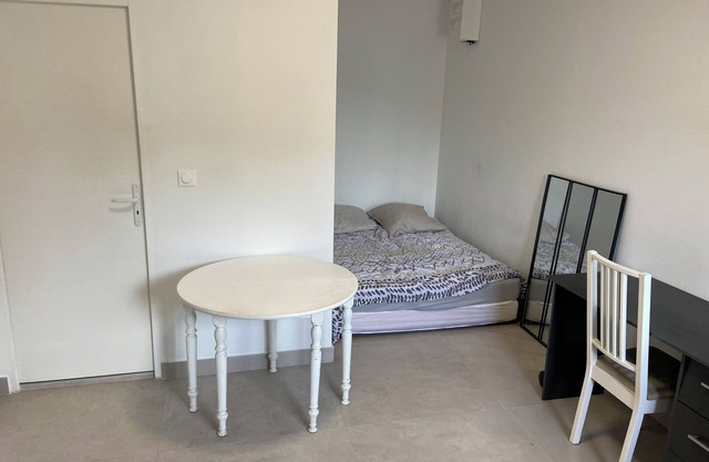 Nice new Studio 10mins from Bordeaux and 50m from the tramway