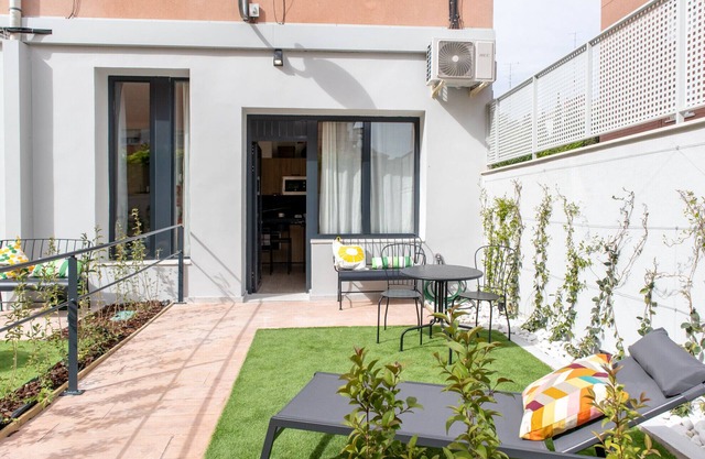 Nice one bedroom apartment with patio GAN5A