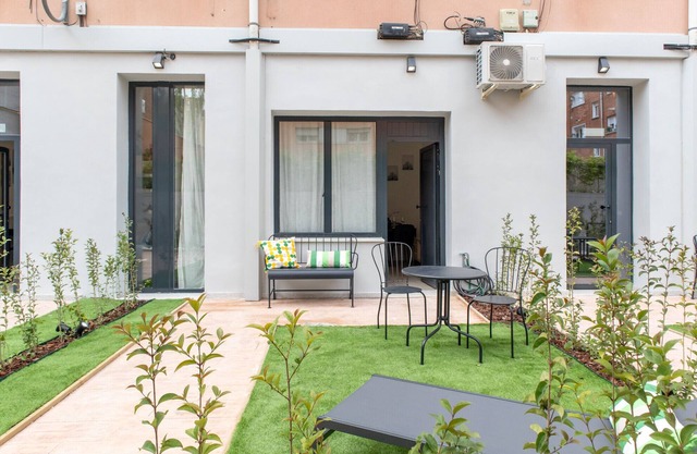 Nice one bedroom apartment with patio GAN5C