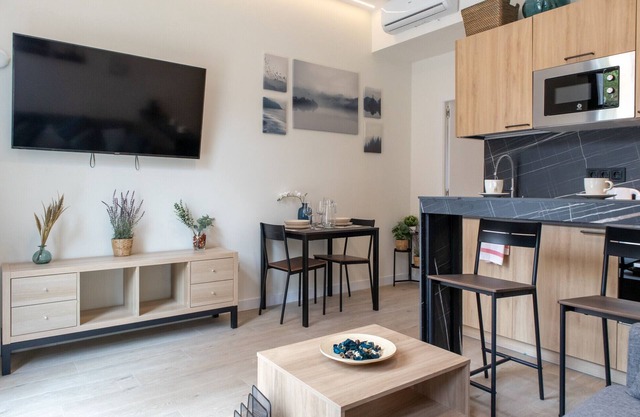Nice one bedroom apartment with patio GAN5D