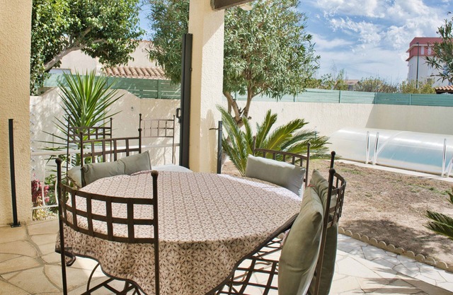 Nice spacious house with garden and swimming pool