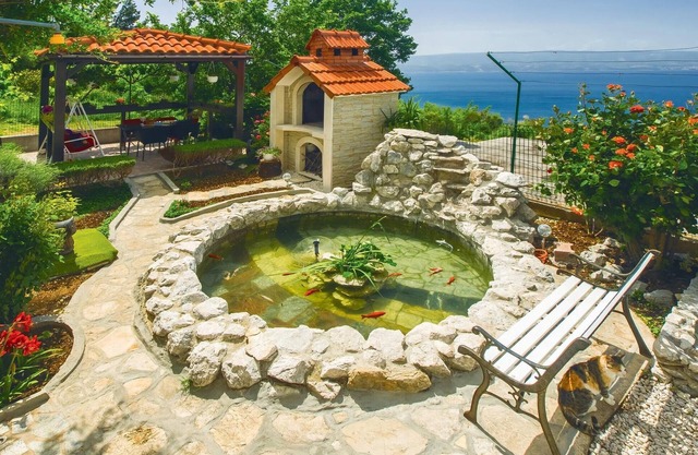 Bonito estudio en Omis con vistas al.