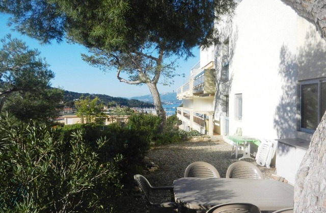 Agradable T2 de pequeña residencia: jardín sombreado, vista mar, playa cercana