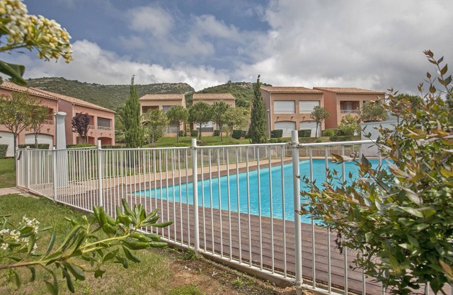 Nice T2 - St-Florent, a 5 min de la playa, con piscina