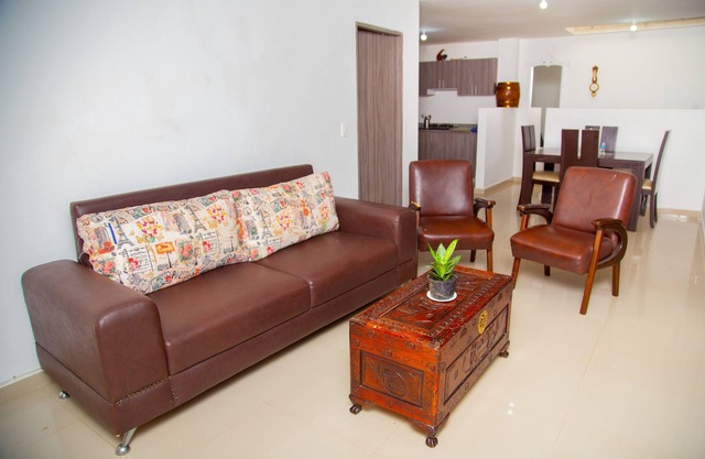 Nice! Very comfy. Fresh. Quiet neighborhood. .