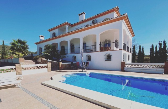 Amplia Villa en Málaga con Piscina Privada