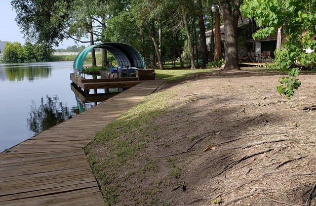 ¡Bonita casa frente al mar de 3.000 pies cuadrados ideal para familias! Muy conveniente ubicación!