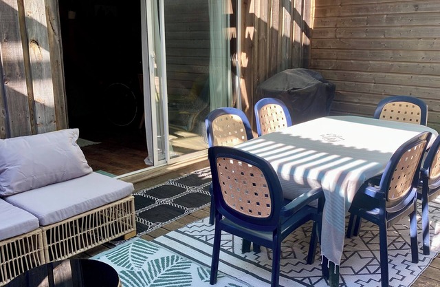 Bonito apartamento de madera !! 80 metros del mar!