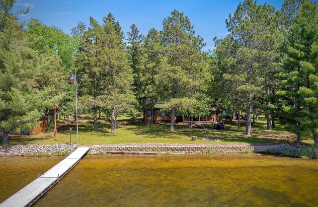 Nick's Lakeside Lodge