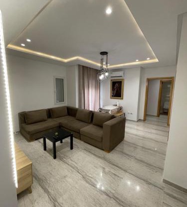 Nid Douillet El Aouina, propre , calme et moderne, wifi, place parking