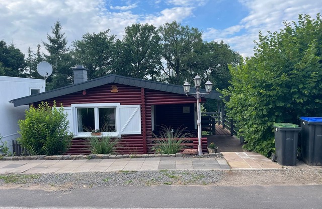 Nideggen's Schwedenhaus, right next to the forest with great hiking trails and a fireplace.