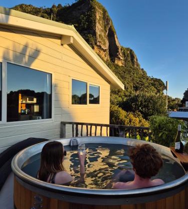 Nikauscapes - Hot Tub in Punakaiki Village