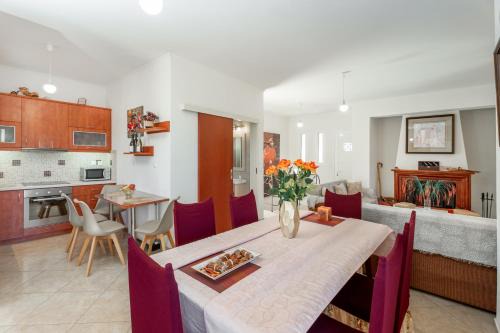 Niki's House