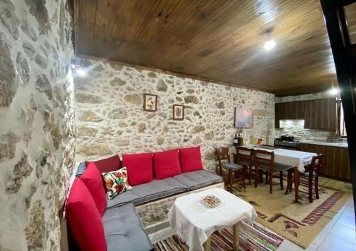 Nikos Traditional House