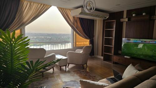 Nile Retreat The perfect Nile and Pyramids View in Maadi شقة فندقية علي النيل مباشرة