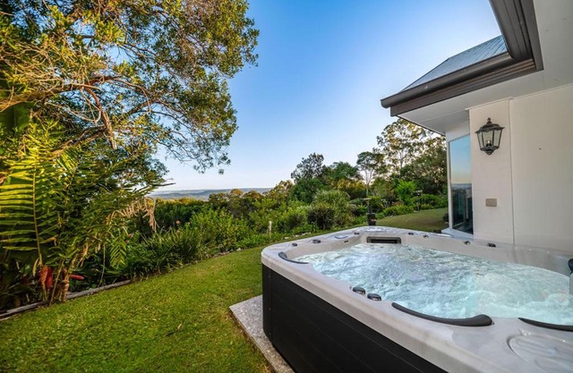 Ninderry Manor-Spectacular Hinterland retreat