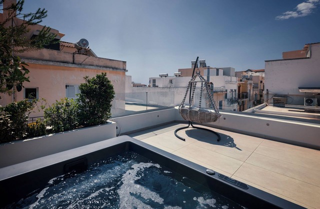 NINEMIAN SUITES SYROS