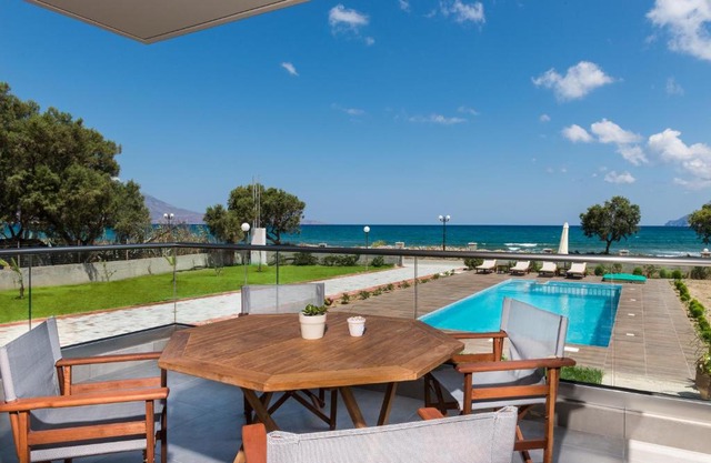 Niovi Seaside Suites
