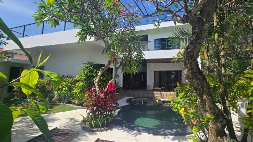 Nipper Benoa - 4BR Beach Front Sunset Villa