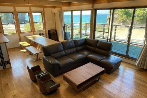 Nishikata Beach House 1 -西方海岸貸別荘 壱号-