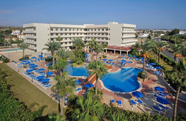 Nissiana Hotel & Bungalows