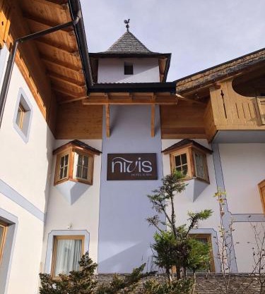 Nivis Hotel