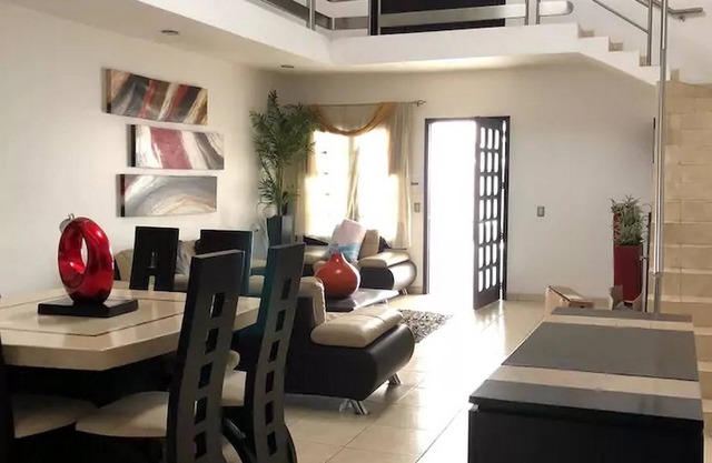 NLeon Luxury House