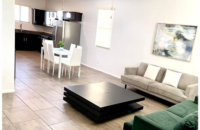 NM King Size bed/3 bedroom HOUSE