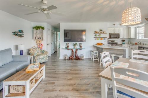 NMB Condo Walk to the Beach or Use the Pool!