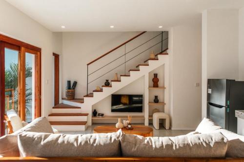 NMBR Four - New 2BR Stylish villa with private Pool & Garden