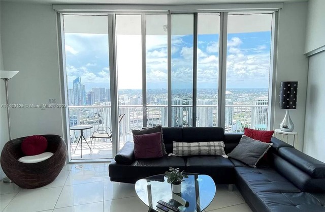 Miami 56Floor PENTHOUSE 2bd/2ba with Million Dollar View , ART & Free Parking