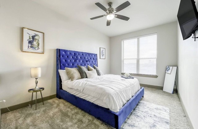 1 to 3 miles away from Shell Energy stadium, Toyota Center, Discovery Green
