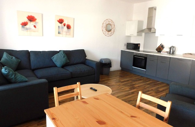 No 1 - 2 bedroom Apartment in Lanark Town Centre