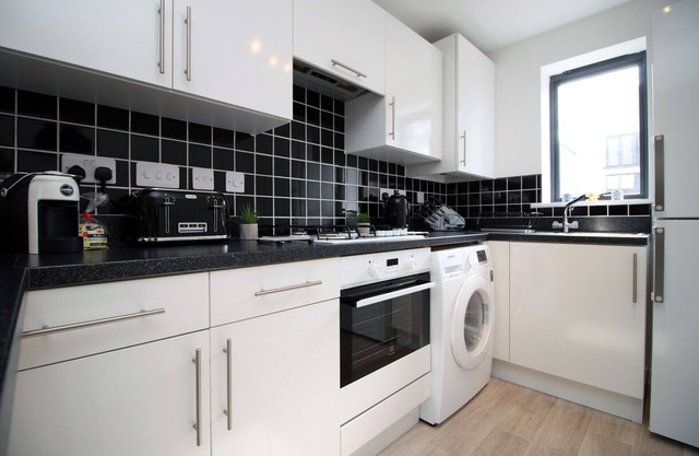 ◑3 Bed house◑Sleeps5◑Parking◑WiFi◑close to Marina◑