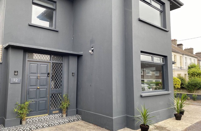 * No 12 Boutique Guest House *Galway City, 6 bed/ 6 En-Suite