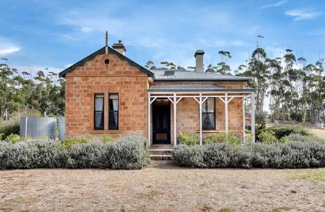 No 19. The Reservoir Cottage