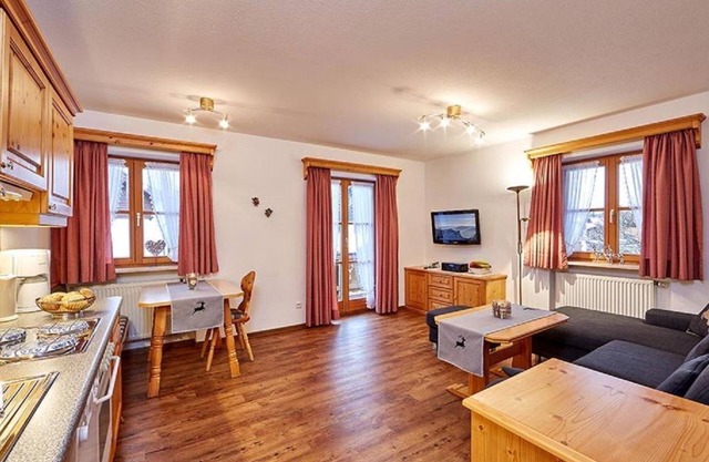 "No. 2" apartment, 1 bedroom, shower, WC - Anneliese, guest house