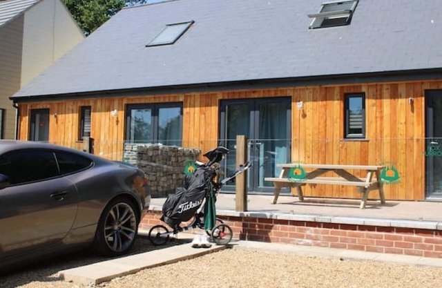No.2 Badger Sett. Modern home with hottub in Norfolk