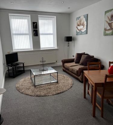 No 2 - LARGE 1 BED NEAR SEFTON PARK AND LARK LANE