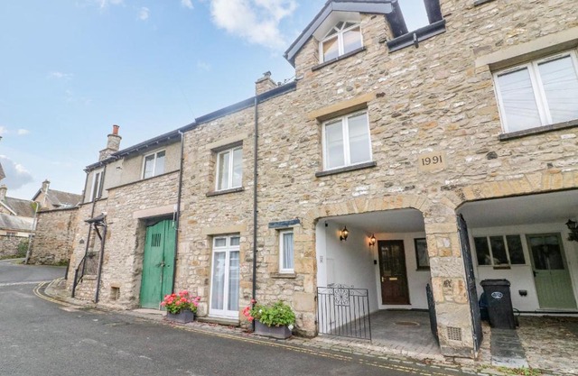 No 2 The Mews